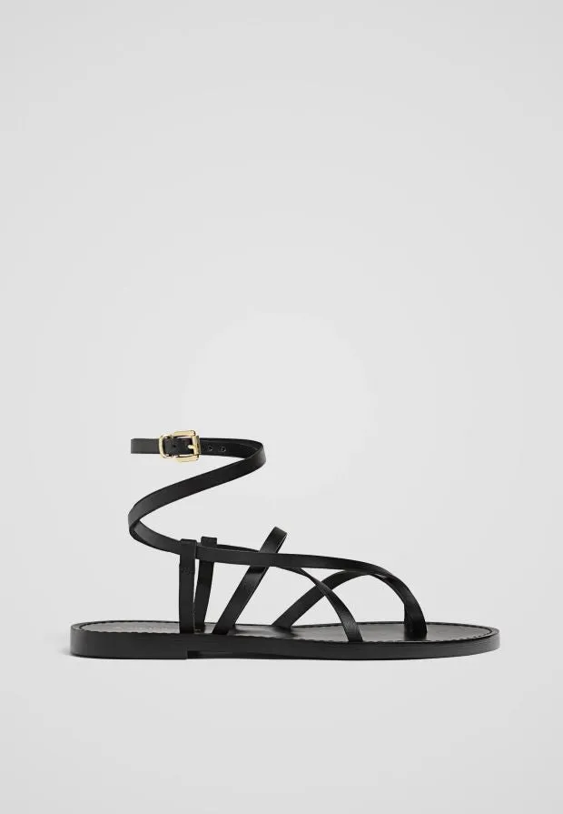 Flat leather sandals with straps