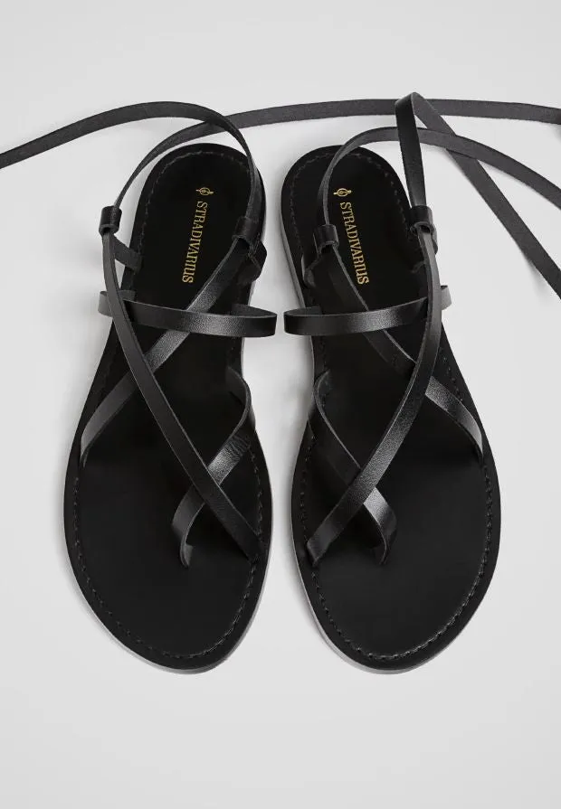 Flat leather sandals with straps