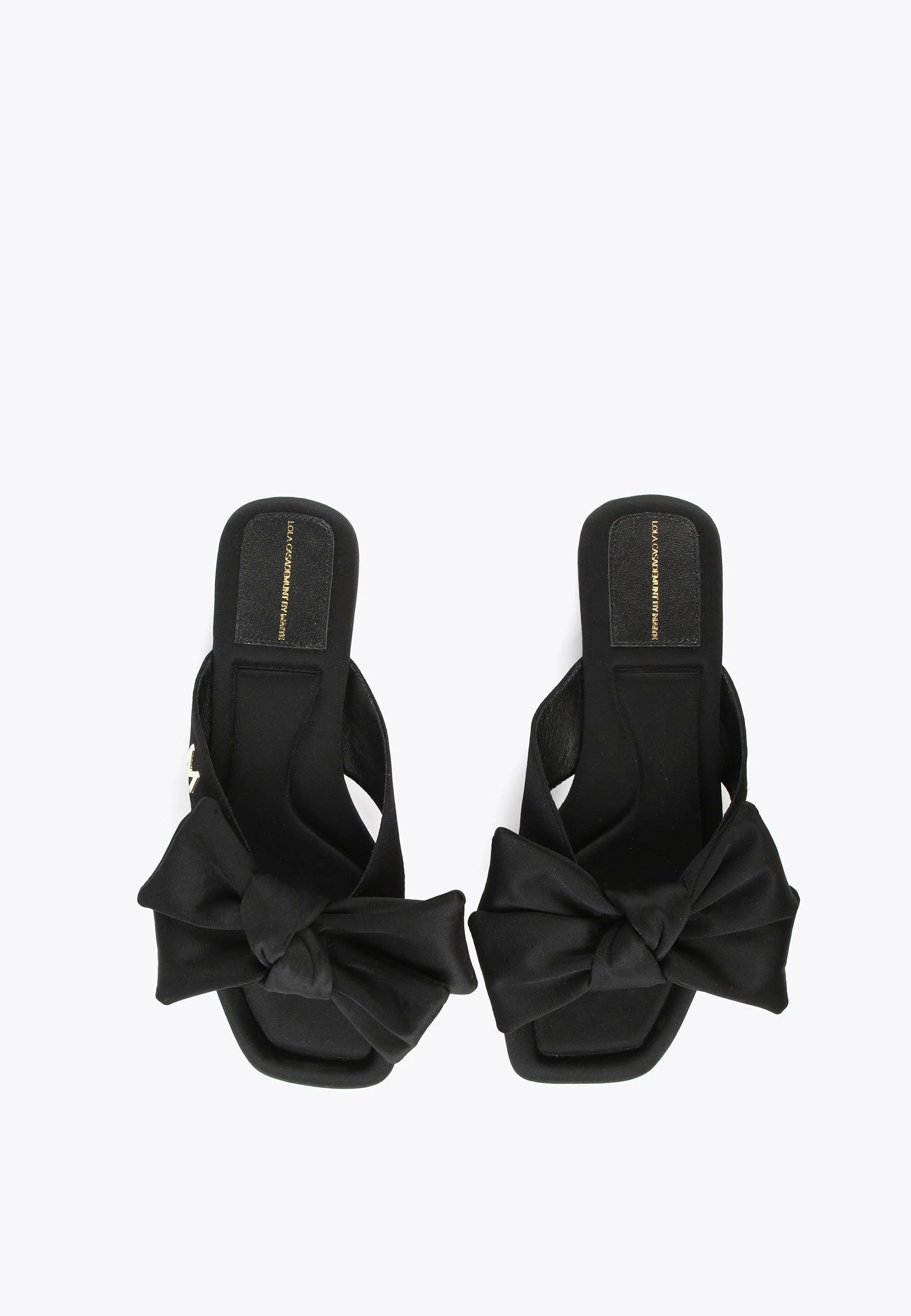 Flat sandals with bow