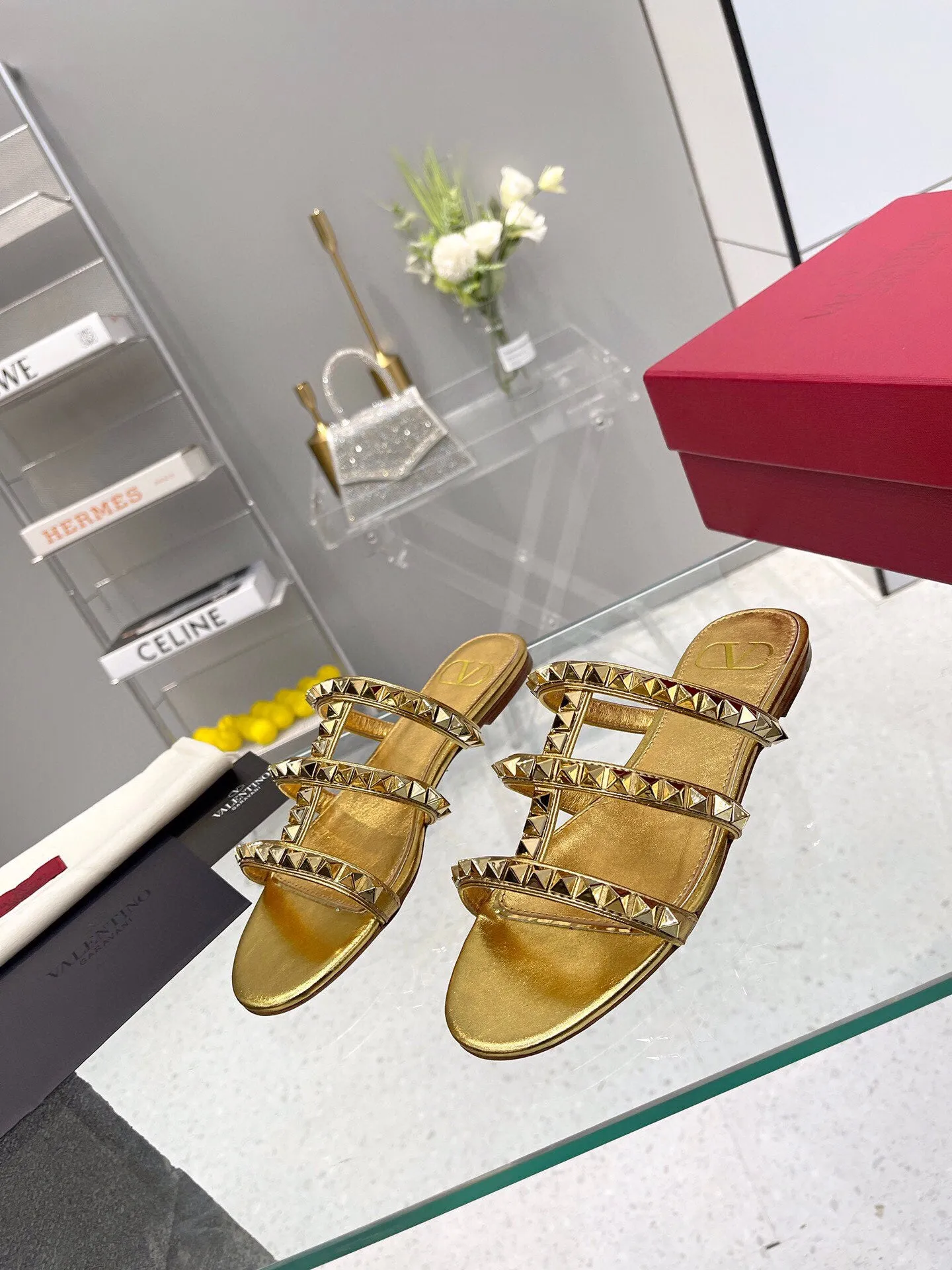 SE910 VLTN Rockstud Flat Sandals / Size5-11