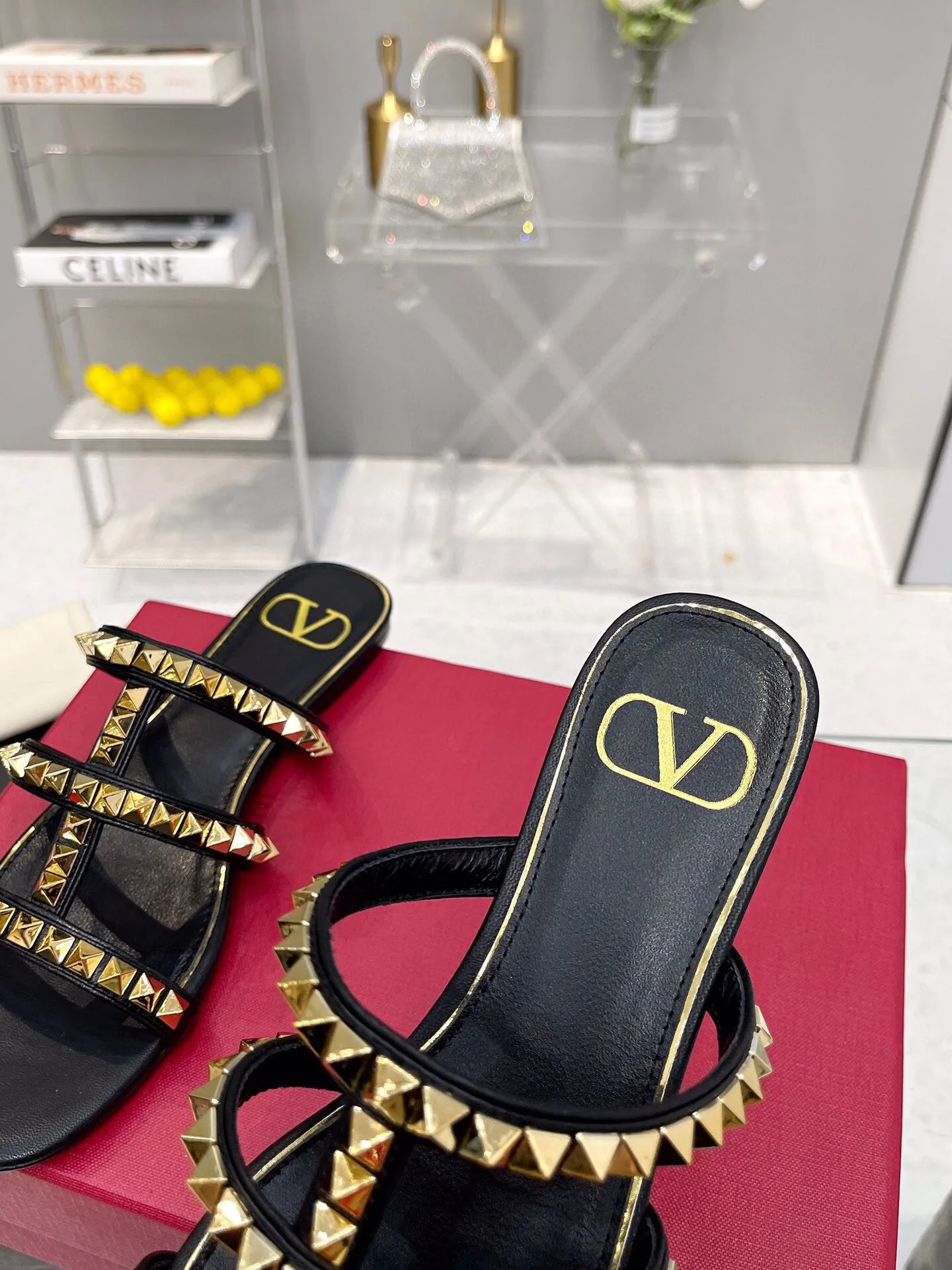 SE910 VLTN Rockstud Flat Sandals / Size5-11