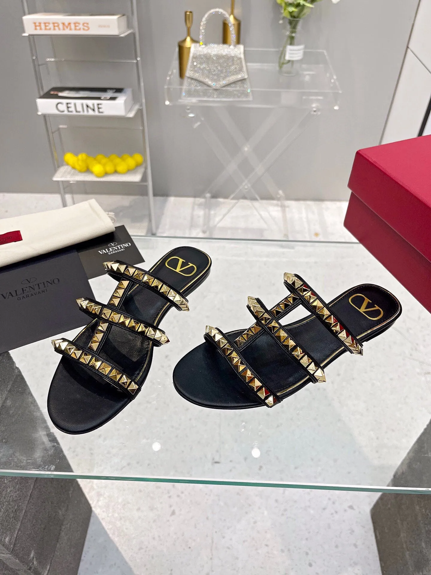 SE910 VLTN Rockstud Flat Sandals / Size5-11