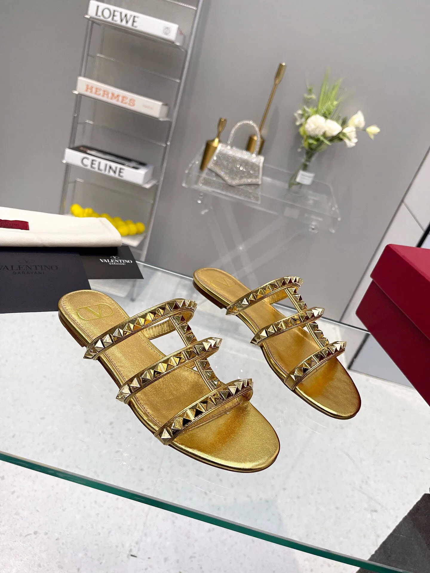 SE910 VLTN Rockstud Flat Sandals / Size5-11