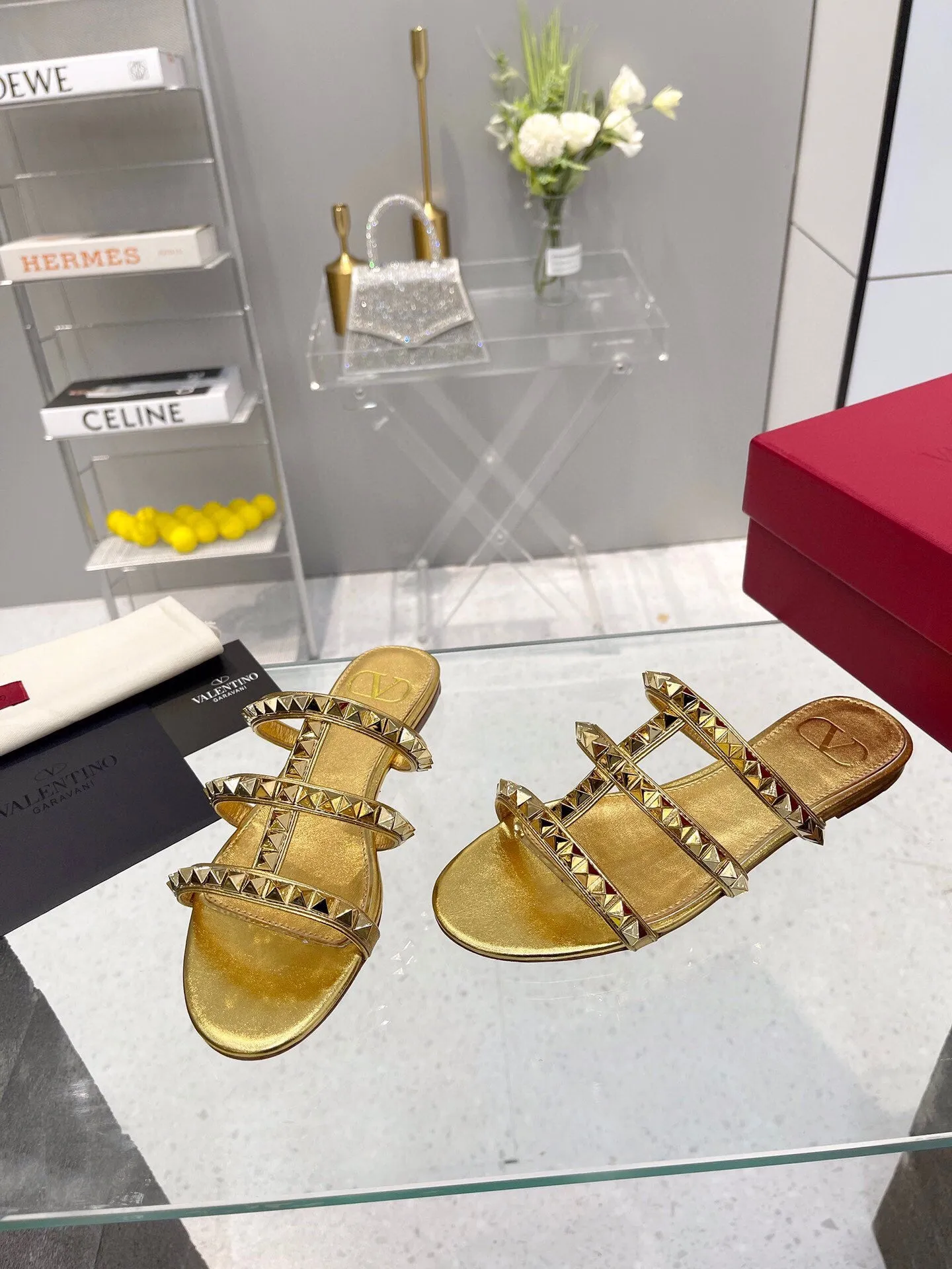 SE910 VLTN Rockstud Flat Sandals / Size5-11